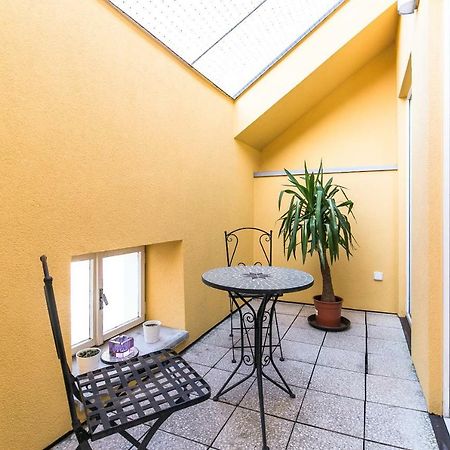 פראג Attic Apartment By Wenceslas Square מראה חיצוני תמונה