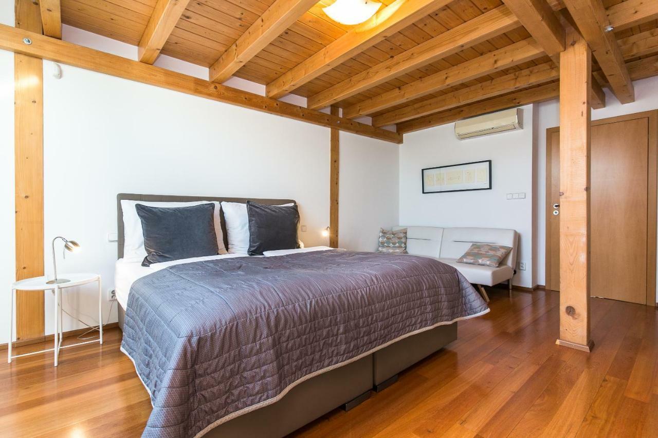 פראג Attic Apartment By Wenceslas Square מראה חיצוני תמונה