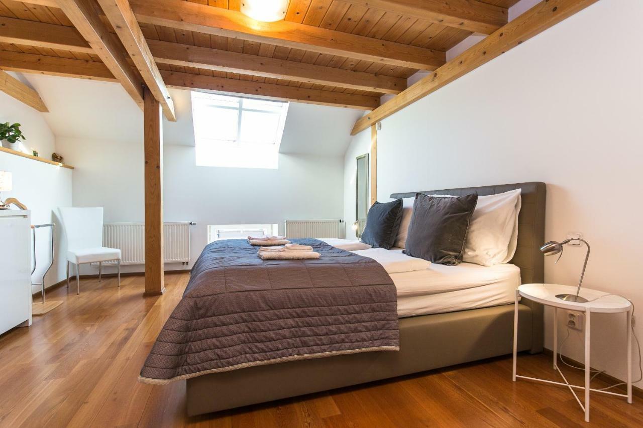 פראג Attic Apartment By Wenceslas Square מראה חיצוני תמונה