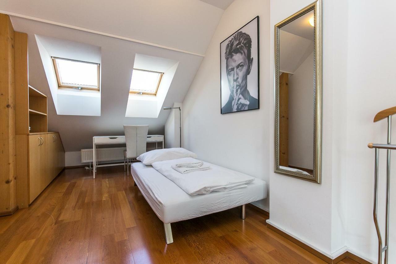 פראג Attic Apartment By Wenceslas Square מראה חיצוני תמונה