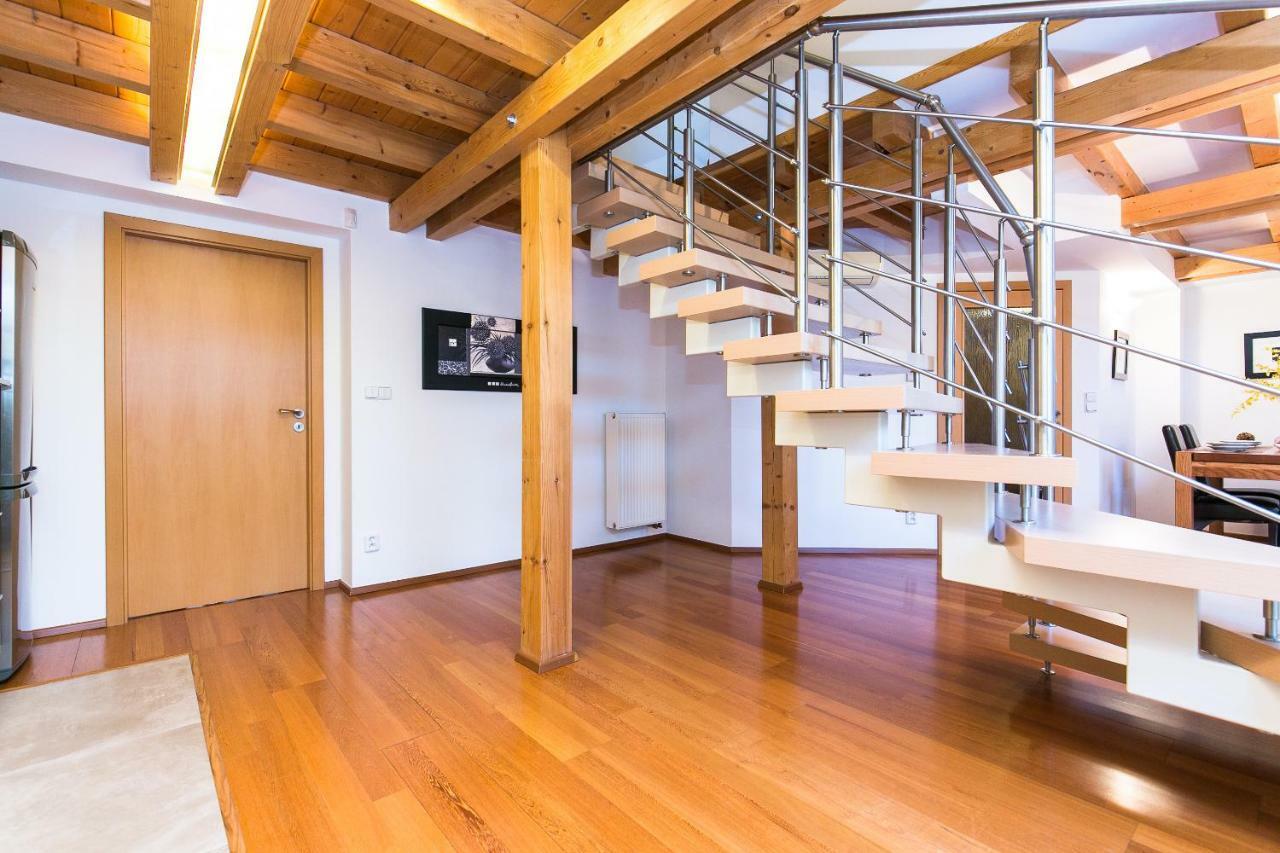פראג Attic Apartment By Wenceslas Square מראה חיצוני תמונה